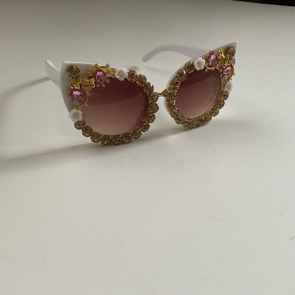Mincl Zoe Cat Eye Rhinestone Sunglasses White Tinted Festival Beach Boho Retro - Picture 4 of 7